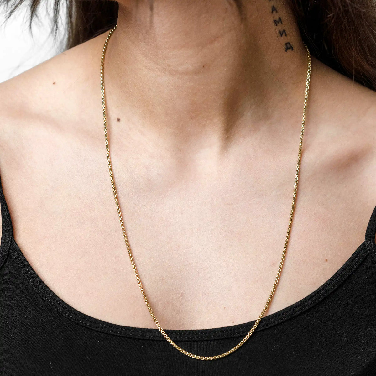 Venezianerkette 585 Gelbgold - massive Kette 2 mm 60 cm am Hals getragen - Echtschmuck