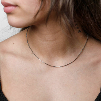 Venezianerkette 585 Weißgold - massive Kette 1,2 mm, am Hals getragen - Echtschmuck