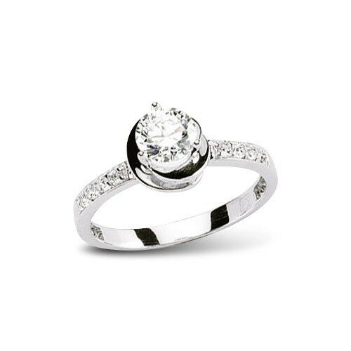Ein hochwertiger Ring aus [Material des Rings] mit einem [Karat] Karat Diamanten. Der Diamant ist im Brillantschliff geschliffen und funkelt in einem strahlenden Weiß. Der Ring ist elegant und zeitlos im Design und eignet sich perfekt als Verlobungsring, Ehering oder einfach als Schmuckstück für besondere Anlässe.