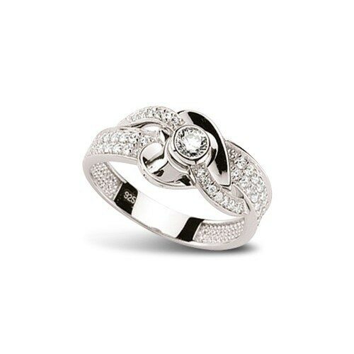 Ein silberner, rhodinierter Ring mit einem herzförmigen Design, besetzt mit funkelnden weißen Zirkonia-Steinen. Echtschmuck.shop